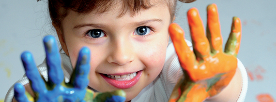 Enfant peinture